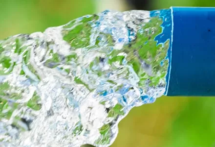 Impulsionando sistemas de purificação de água com a tecnologia de bomba certa