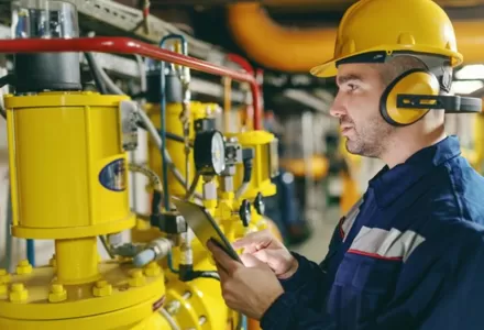 Como os transmissores de pressão melhoram a eficiência energética em sistemas industriais